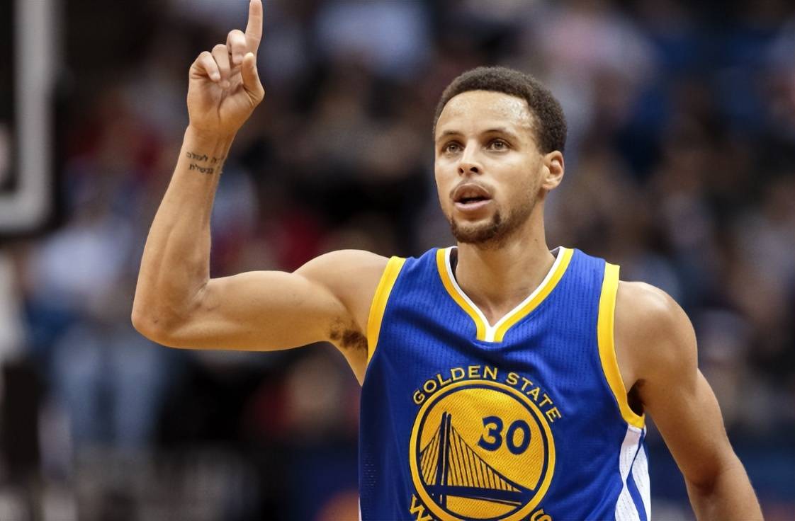 库里在澳大利亚队比赛中惊险取胜，战术调整引发热议！